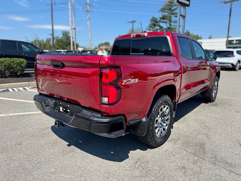 Used 2024 Chevrolet Colorado Z71 w/ Z71 Convenience Package 2 AWD/4WD image 6