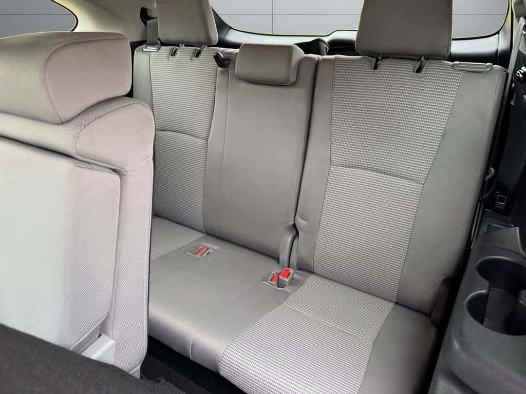 Used 2021 Toyota Highlander LE AWD/4WD image 16