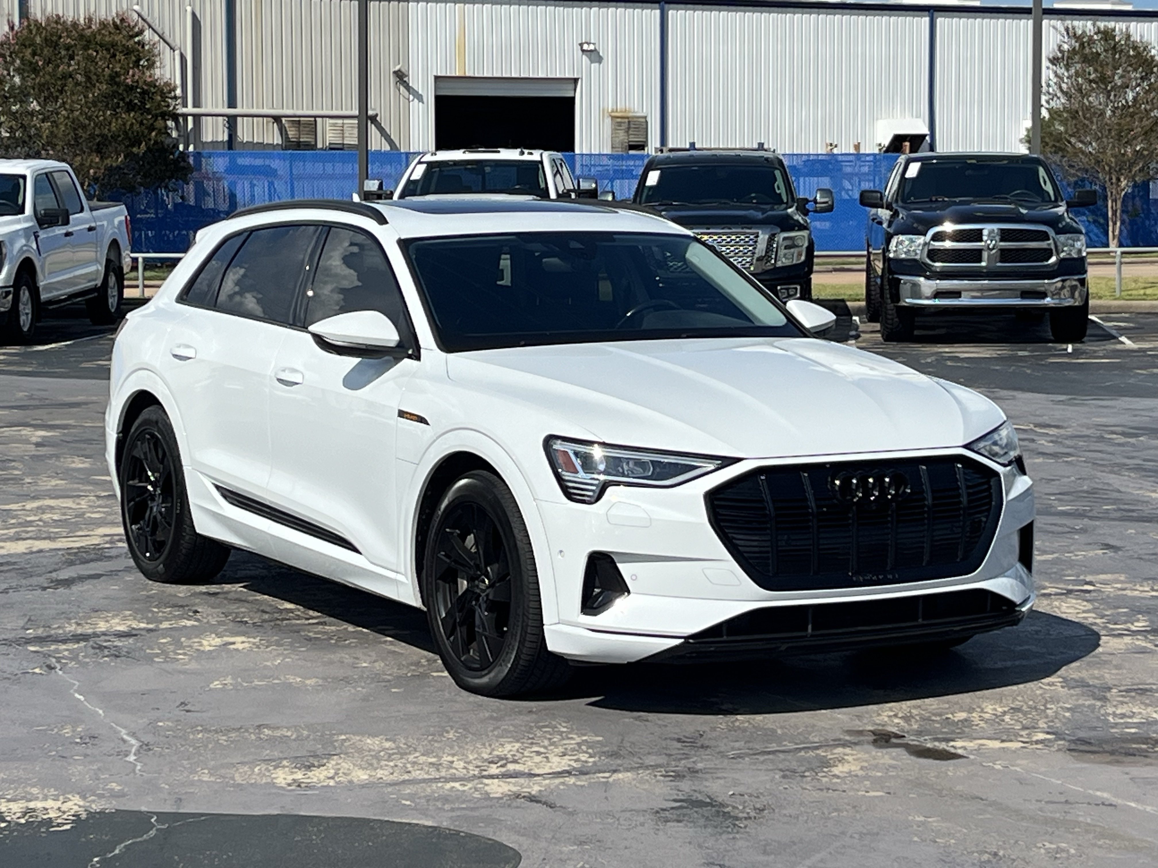 Used 2022 Audi e-tron Premium w/ Convenience Plus Package AWD/4WD image 5
