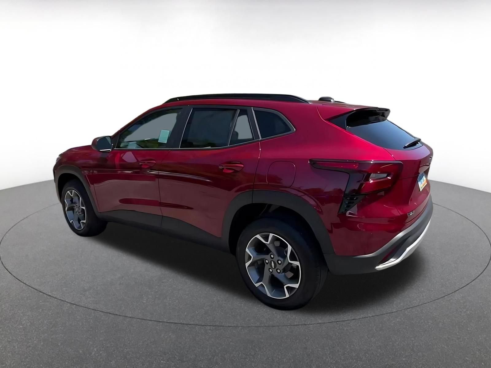 Used 2025 Chevrolet Trax LT FWD image 10
