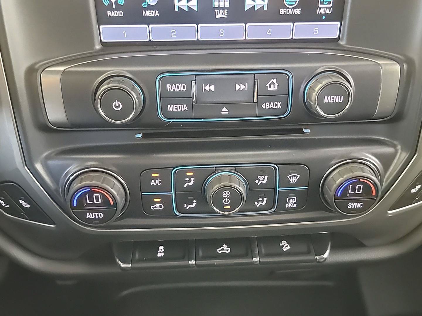 Used 2018 Chevrolet Silverado 1500 LT w/ Texas Edition AWD/4WD image 27