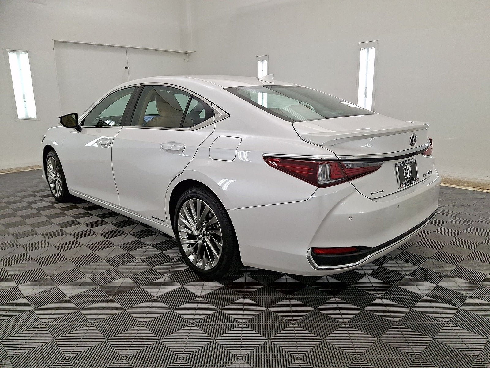 Used 2022 Lexus ES 300h w/ Luxury Package FWD image 14