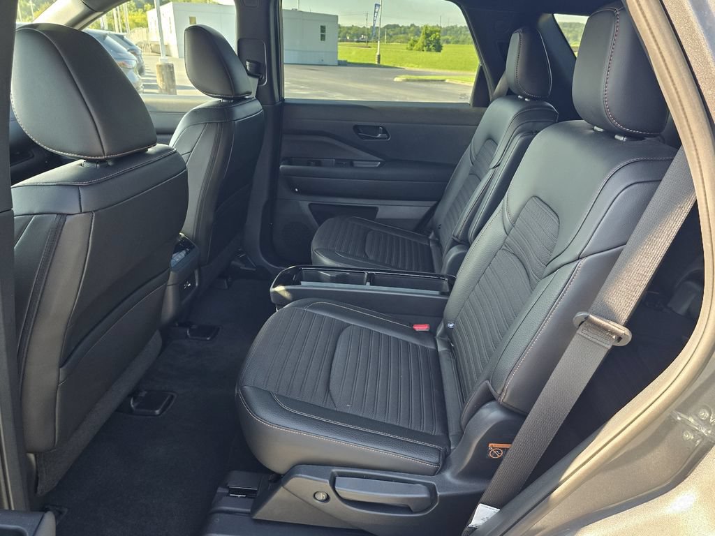 Used 2025 Nissan Pathfinder Rock Creek AWD/4WD image 13