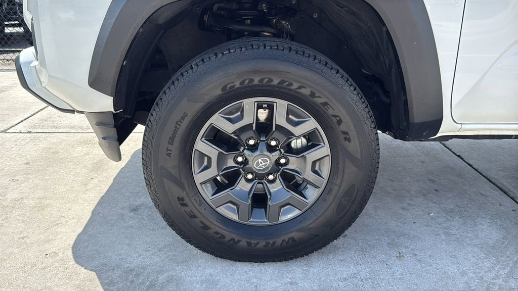 Used 2021 Toyota Tacoma SR5 w/ Trail Edition image 18