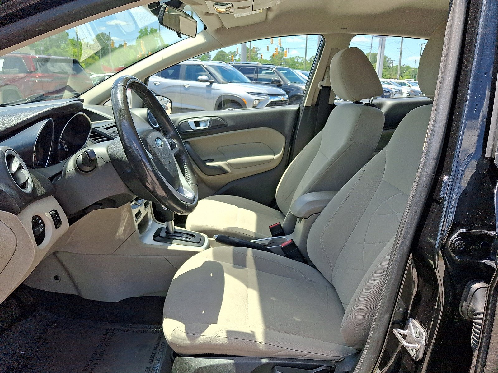 Used 2015 Ford Fiesta SE FWD image 12
