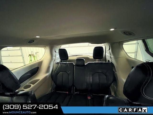 Used 2024 Chrysler Pacifica Touring-L image 13