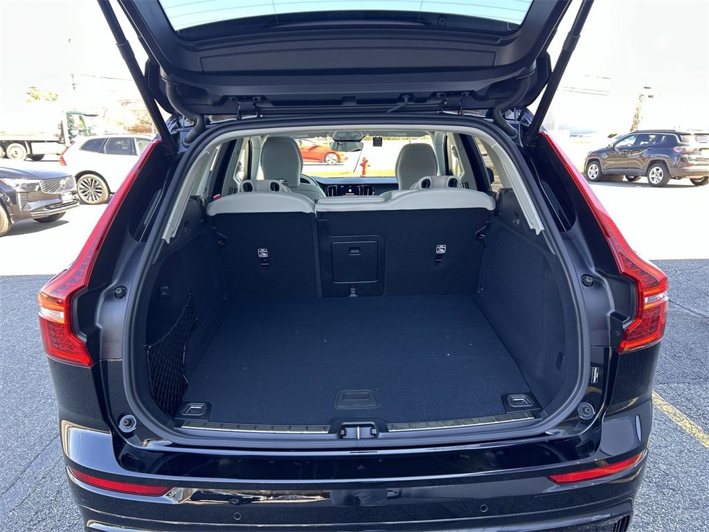 Certified 2025 Volvo XC60 T8 Plus w/ Climate Package image 17