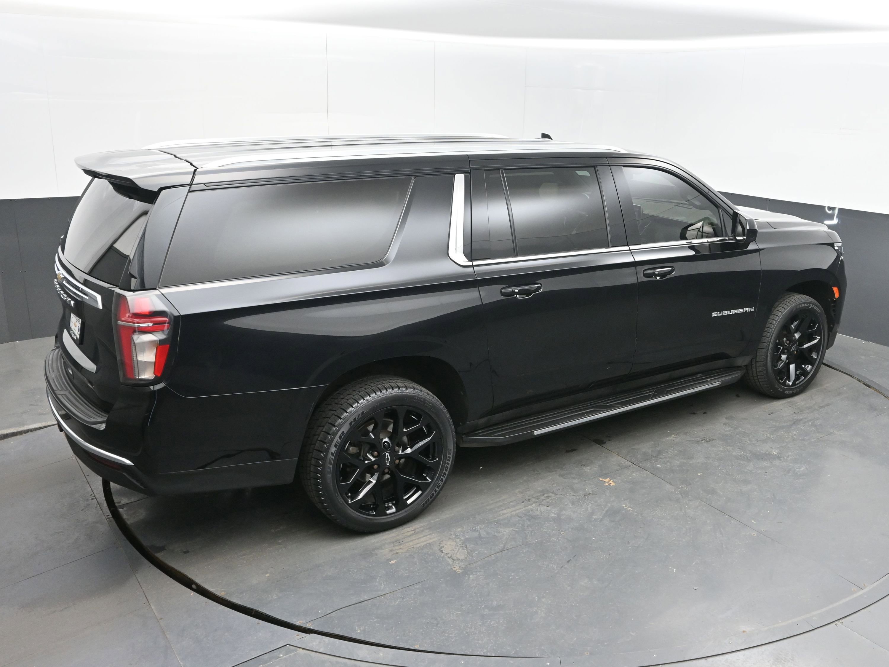 Used 2021 Chevrolet Suburban LT image 37
