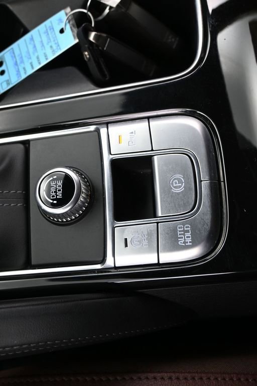 Used 2024 Kia Telluride EX w/ EX Captain's Chair Package FWD image 24