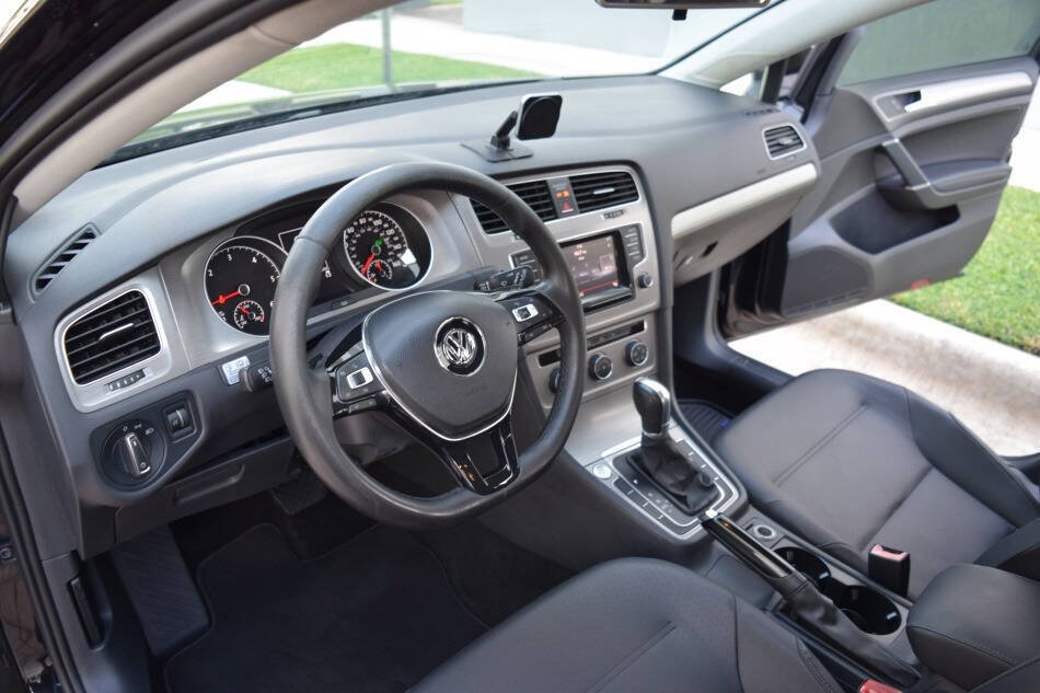Used 2015 Volkswagen Golf TDI S FWD image 40