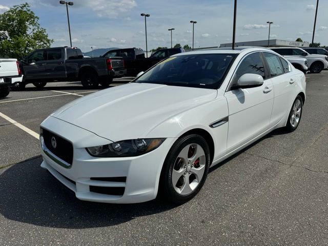 Used 2017 Jaguar XE RWD image 3