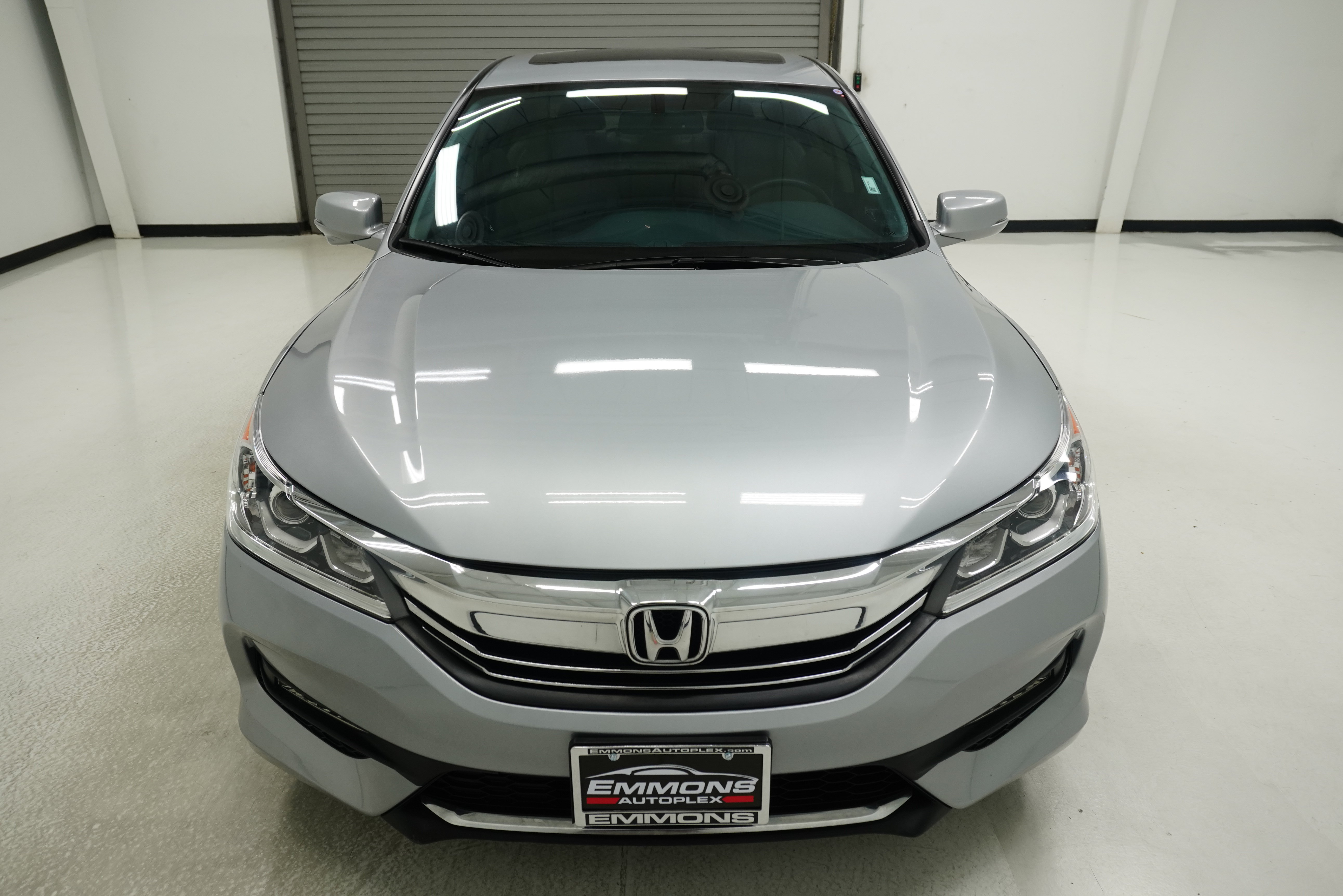 Used 2017 Honda Accord EX-L image 2