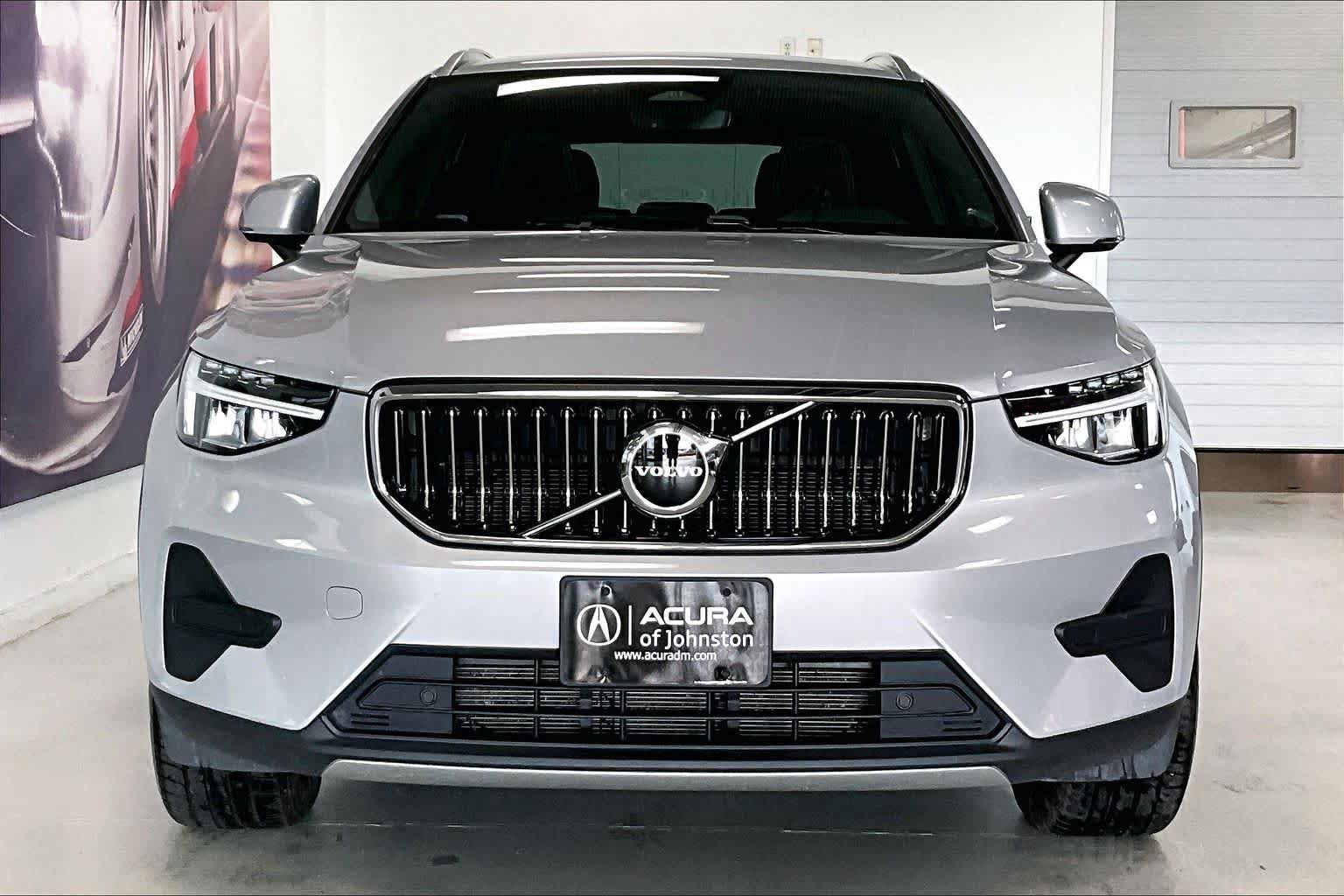 Used 2025 Volvo XC40 B5 Core AWD/4WD image 6