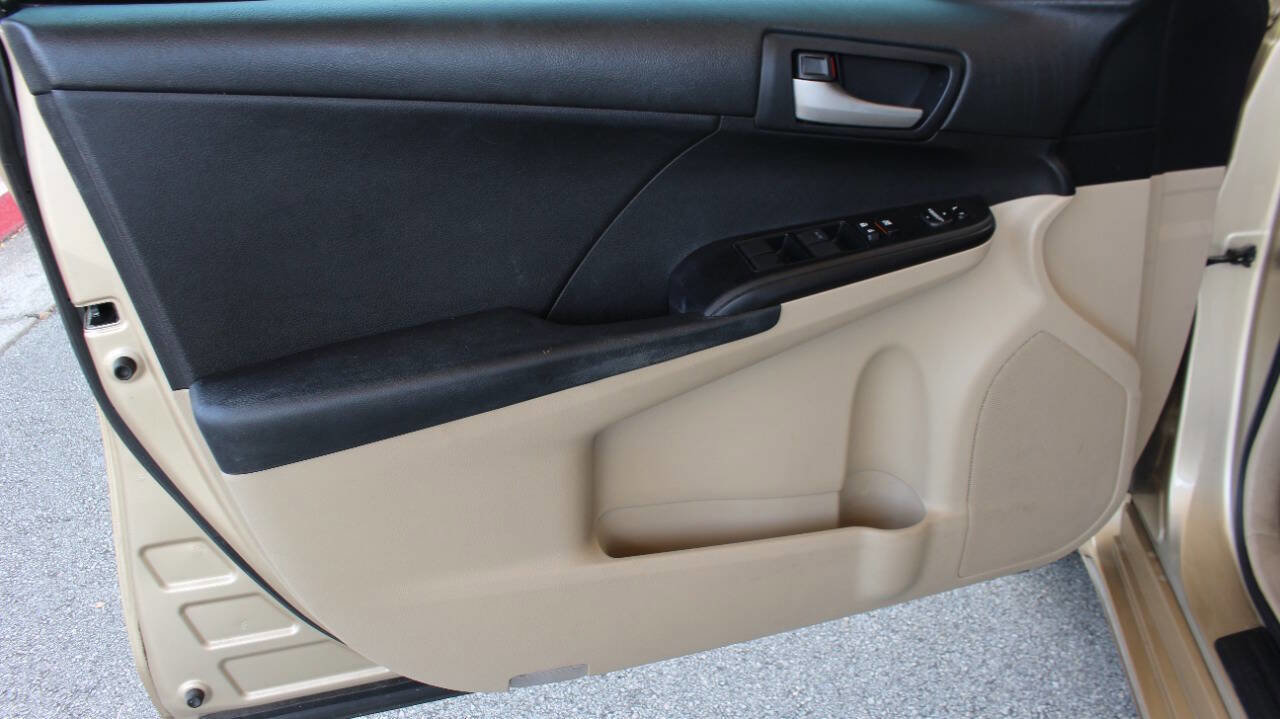 Used 2012 Toyota Camry LE image 36