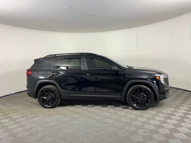 Used 2023 GMC Terrain SLE w/ Driver Convenience Package AWD/4WD image 3