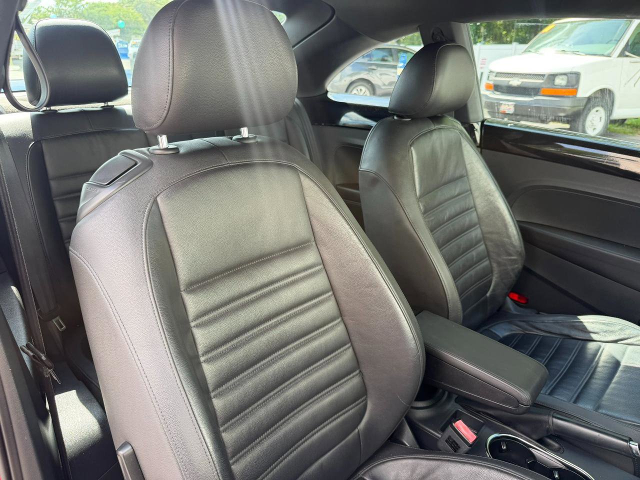 Used 2012 Volkswagen Beetle Turbo FWD image 37