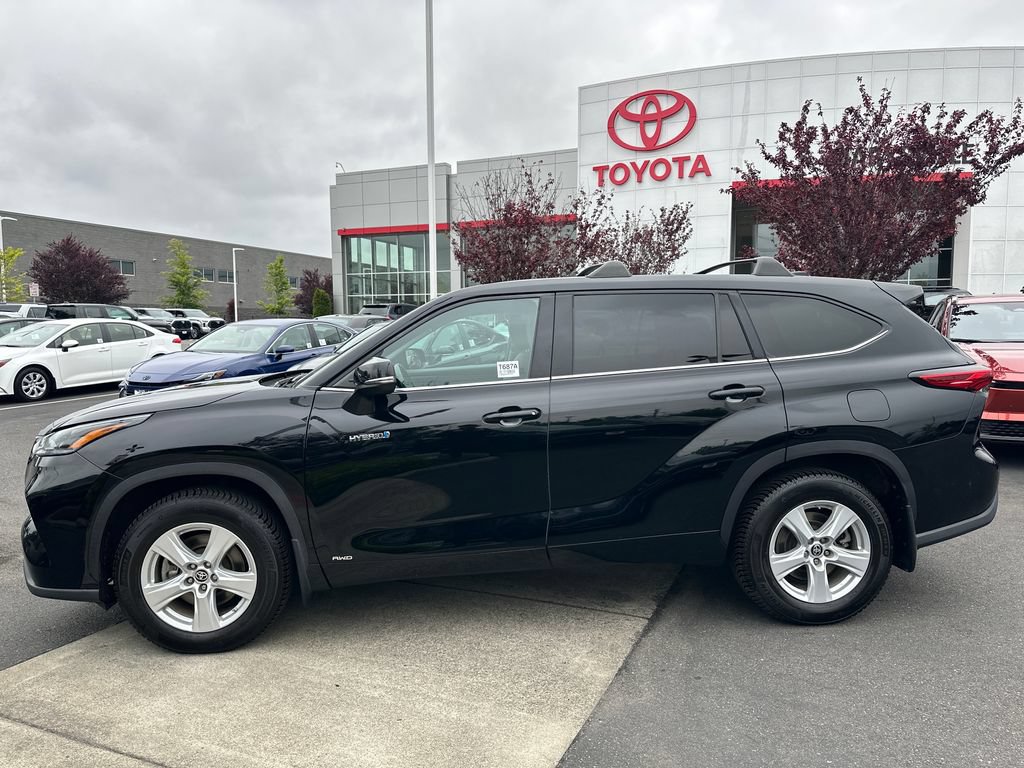 Used 2021 Toyota Highlander LE AWD/4WD image 2