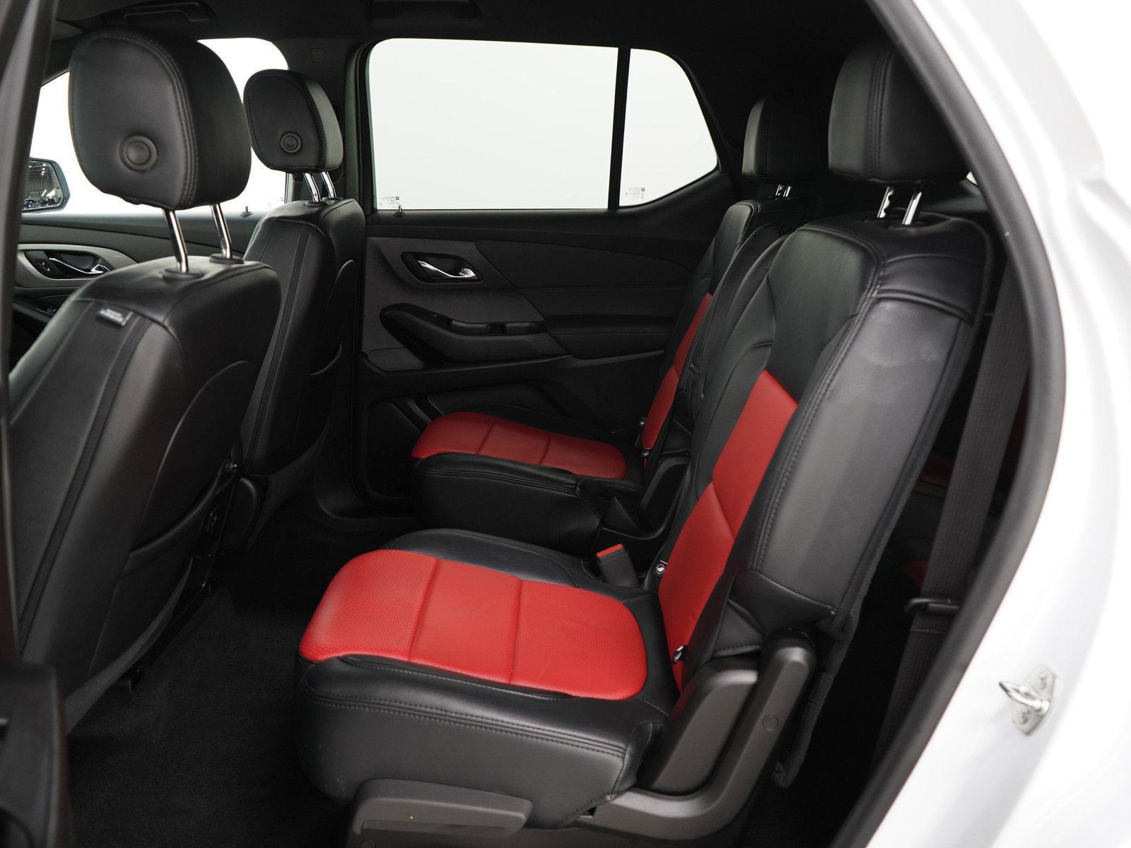 Used 2024 Chevrolet Traverse LT w/ Rear Camera Mirror Package image 18