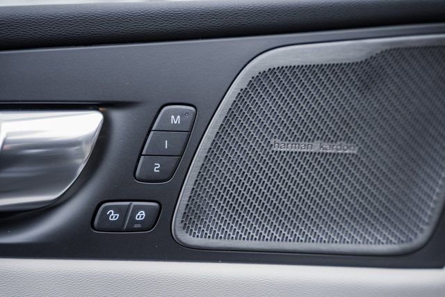 New 2026 Volvo XC60 B5 Ultra w/ Protection Package Premier image 39