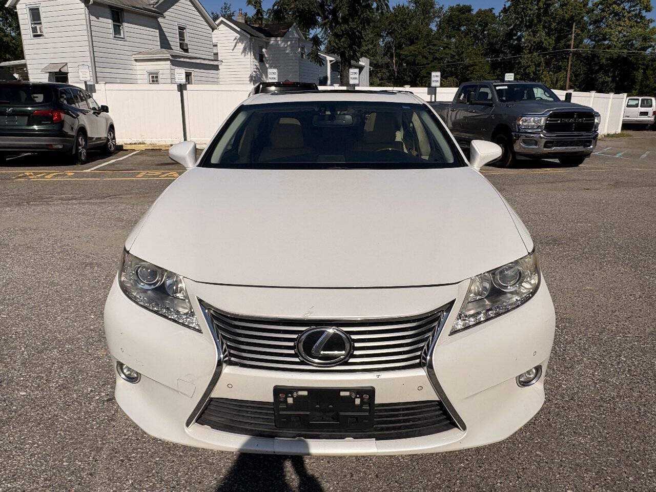 Used 2014 Lexus ES 350 w/ Luxury Package FWD image 3
