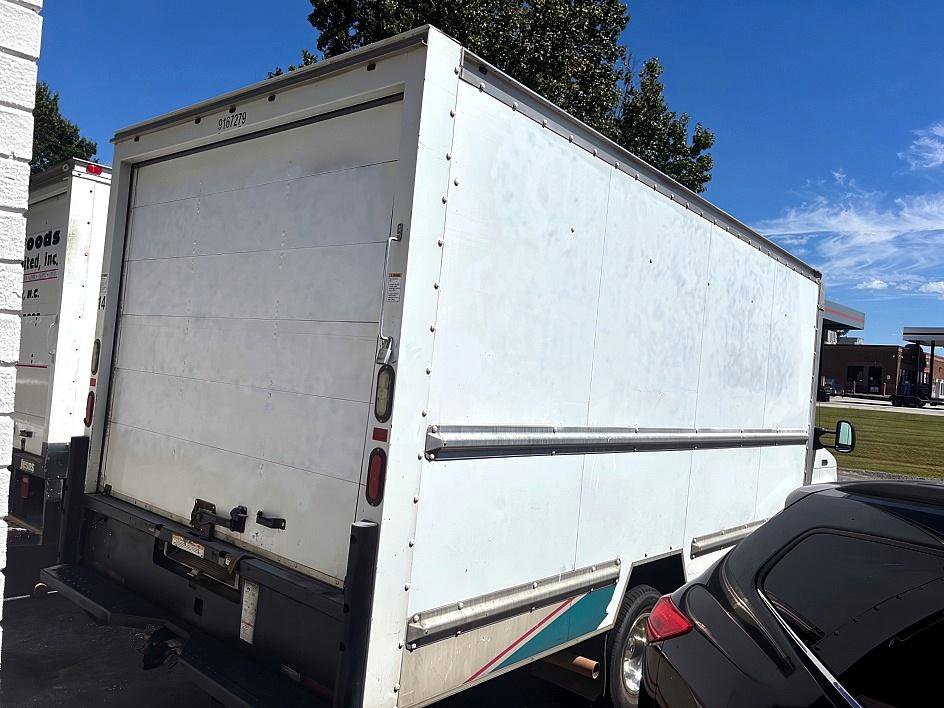 Used 2014 Ford E-350 and Econoline 350 Super Duty Wagon image 5