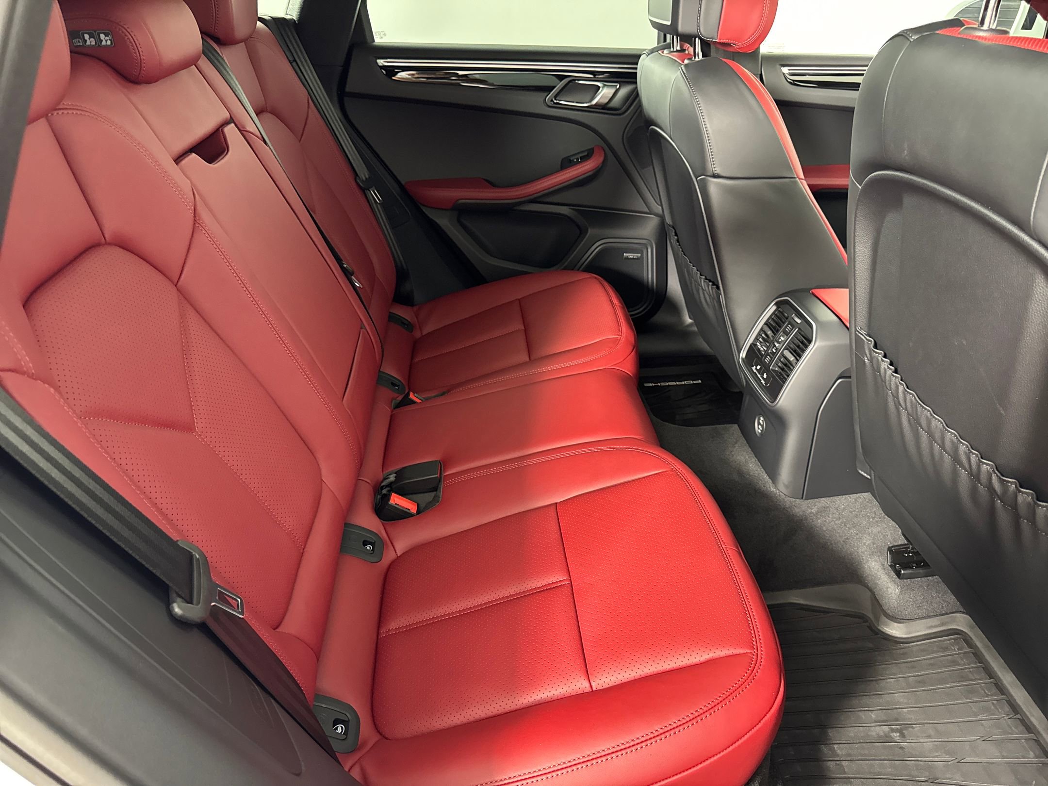 Certified 2026 Porsche Macan image 26