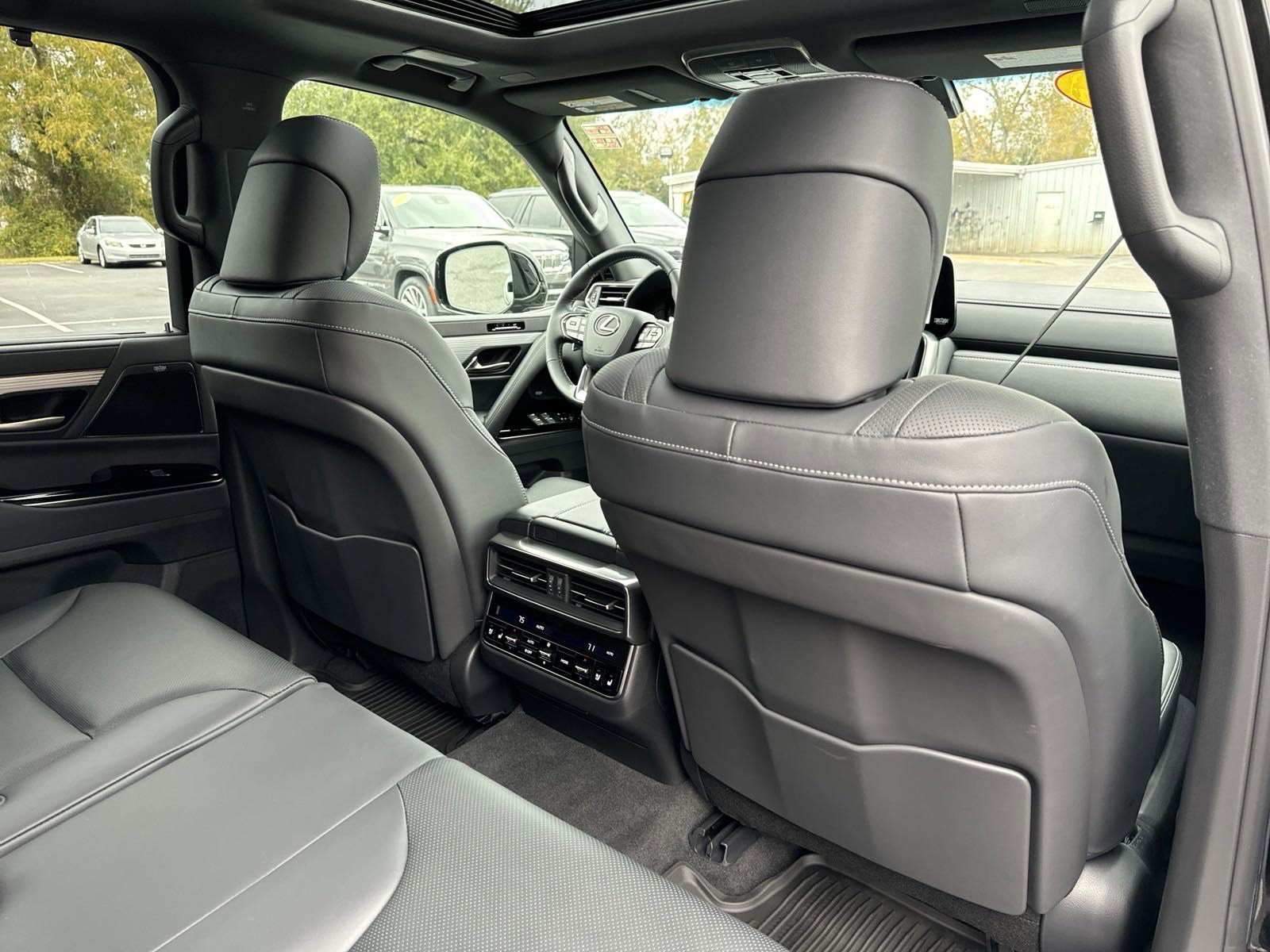 Used 2024 Lexus LX 600 F Sport image 36