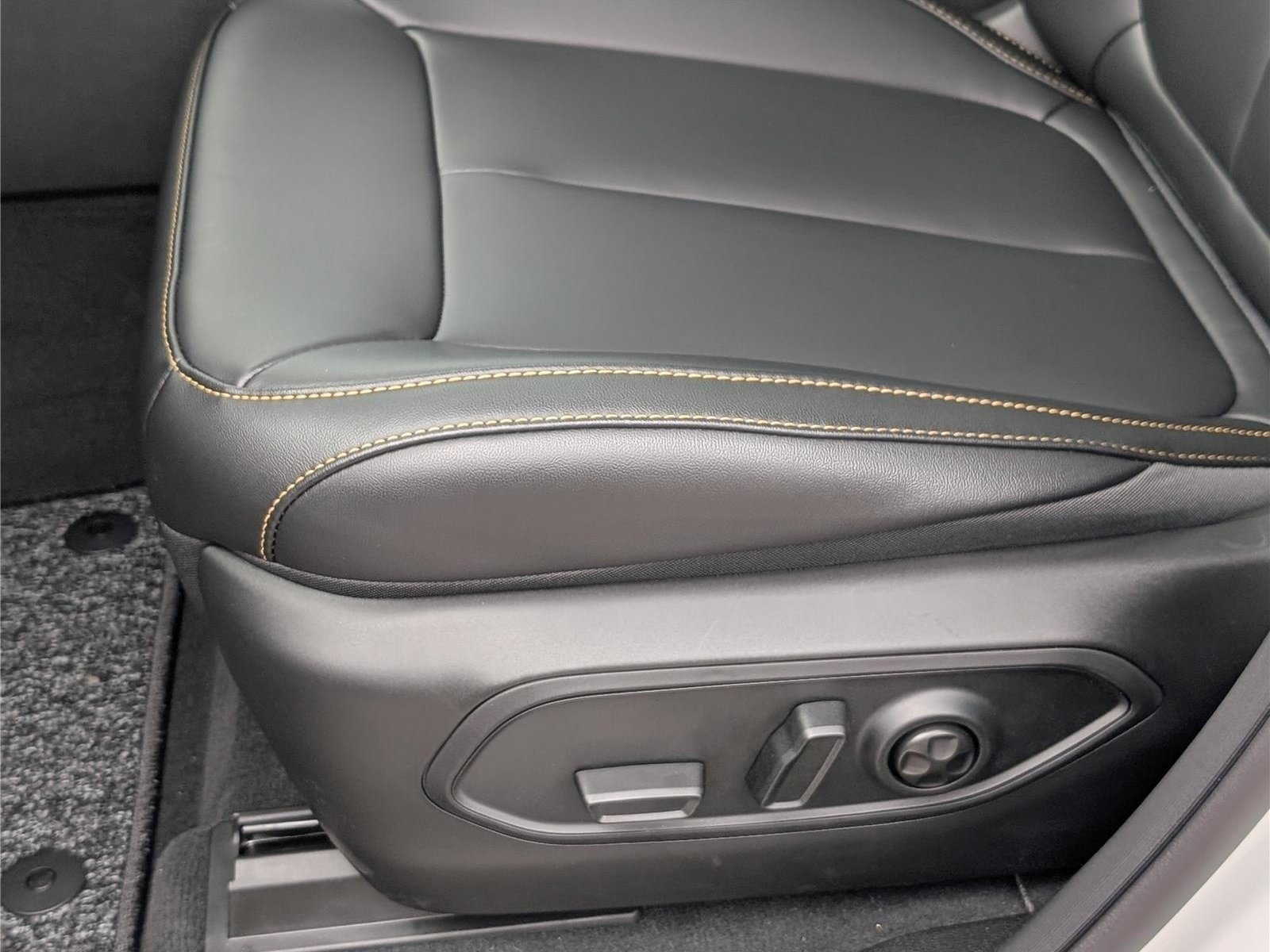 New 2026 Jeep Grand Cherokee Limited AWD/4WD image 17
