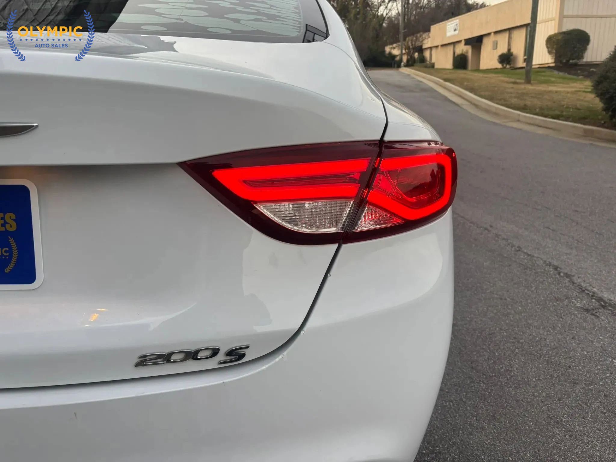 Used 2015 Chrysler 200 S FWD image 13