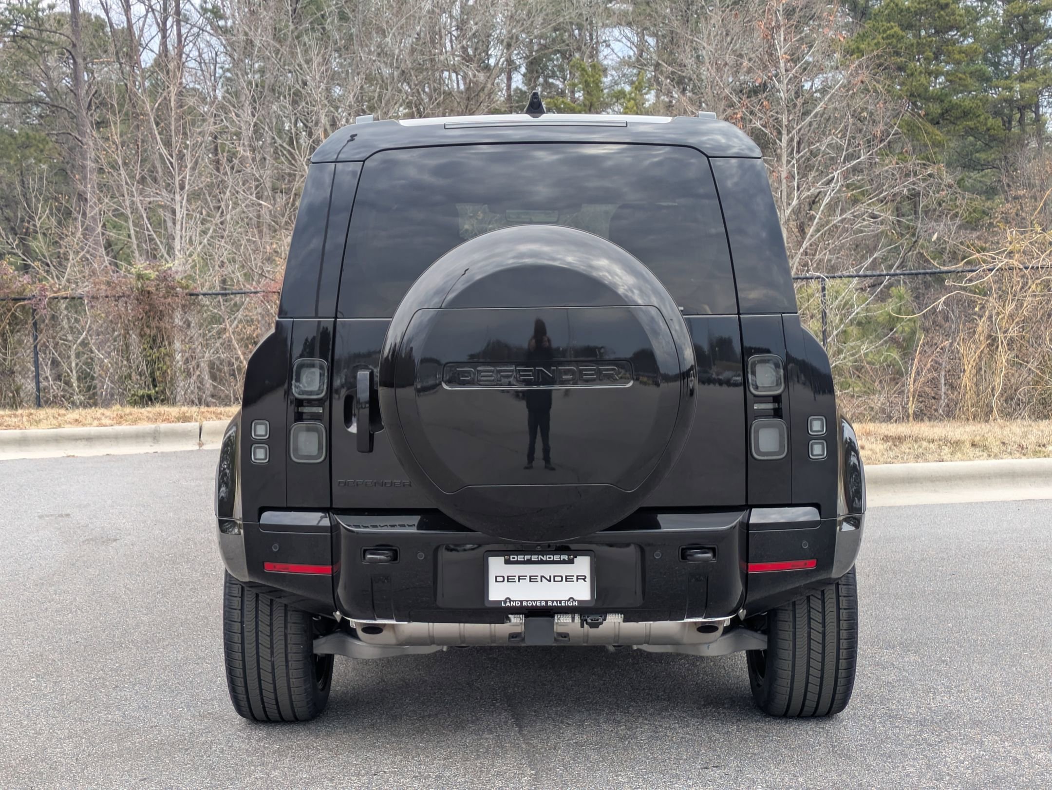 New 2026 Land Rover Defender 110 X-Dynamic SE image 6