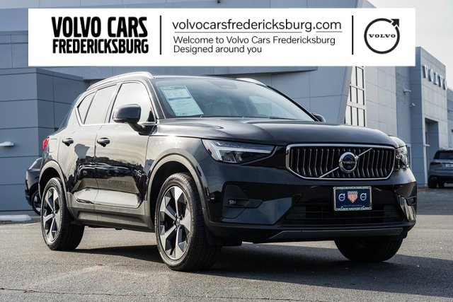 Used 2023 Volvo XC40 B5 Plus w/ Climate Package image 1