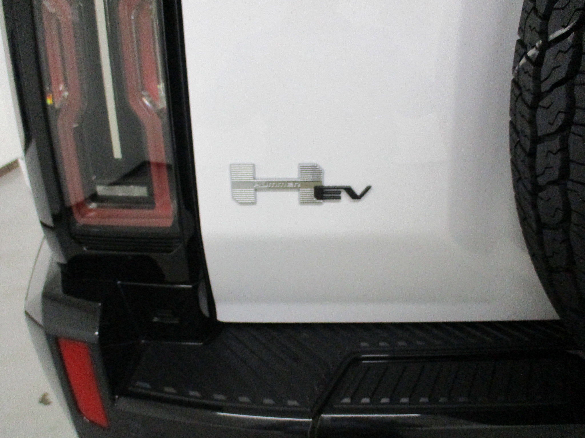 New 2026 GMC Hummer EV SUV image 9