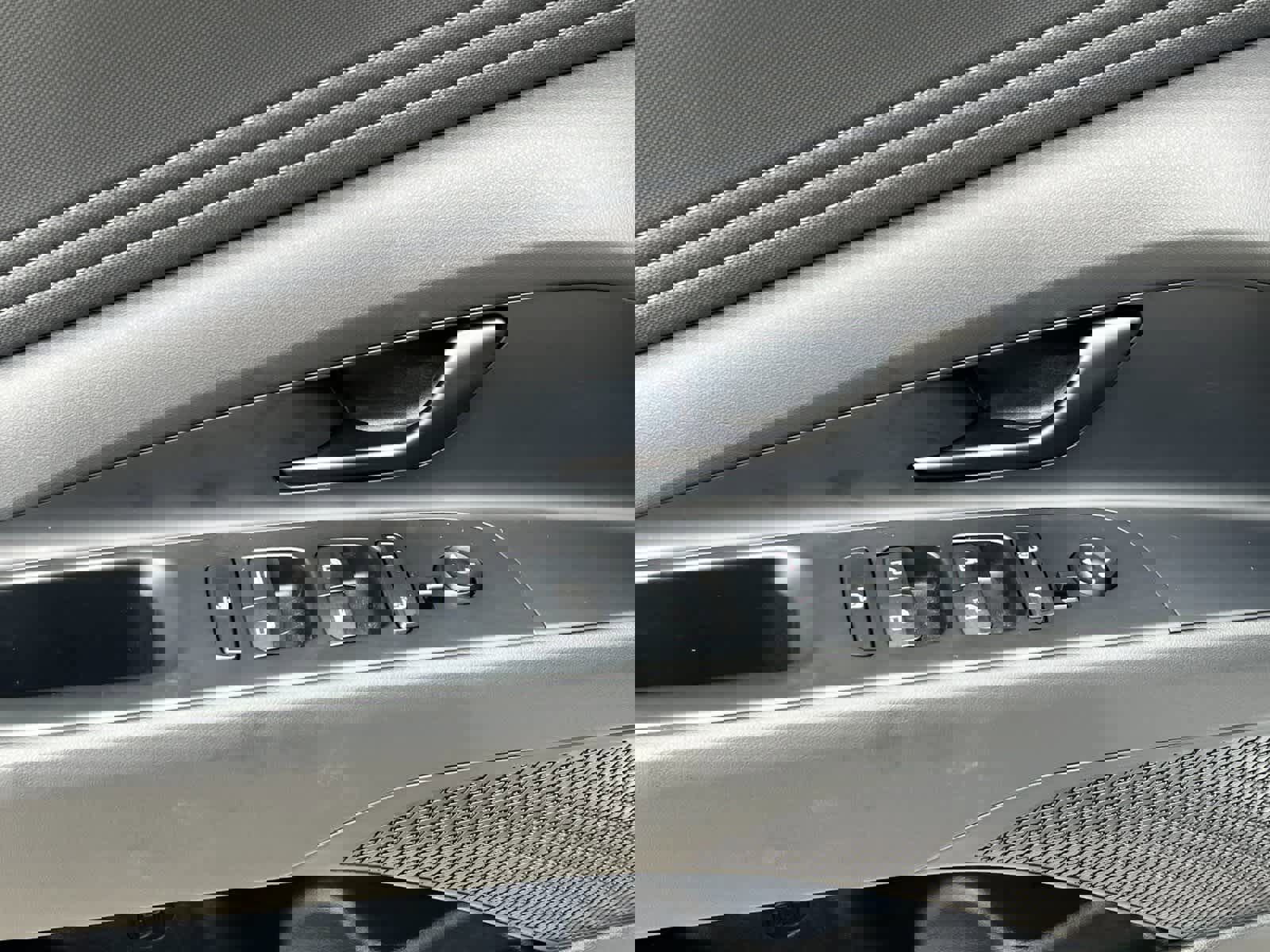 New 2025 Hyundai Elantra SEL image 13