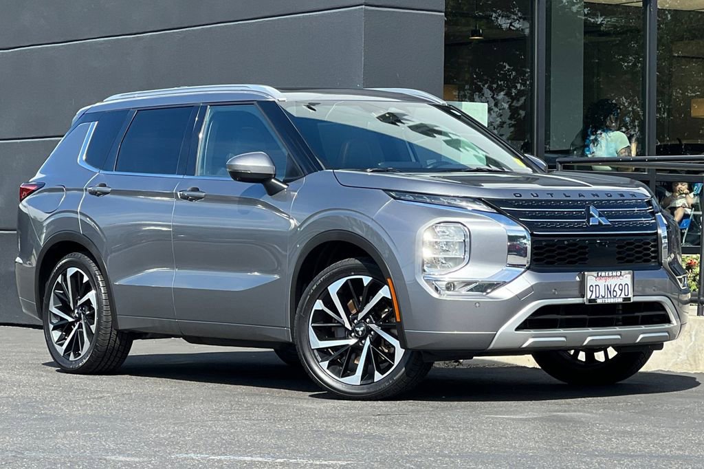 Used 2022 Mitsubishi Outlander SEL image 3