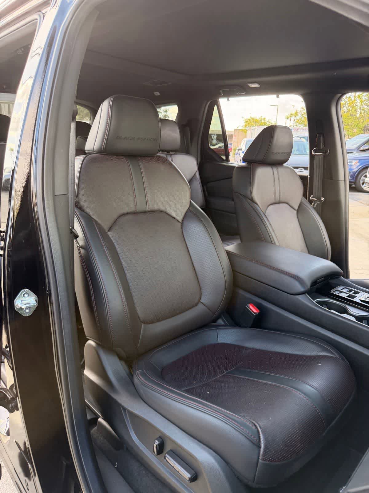 Used 2025 Honda Pilot Black Edition image 13
