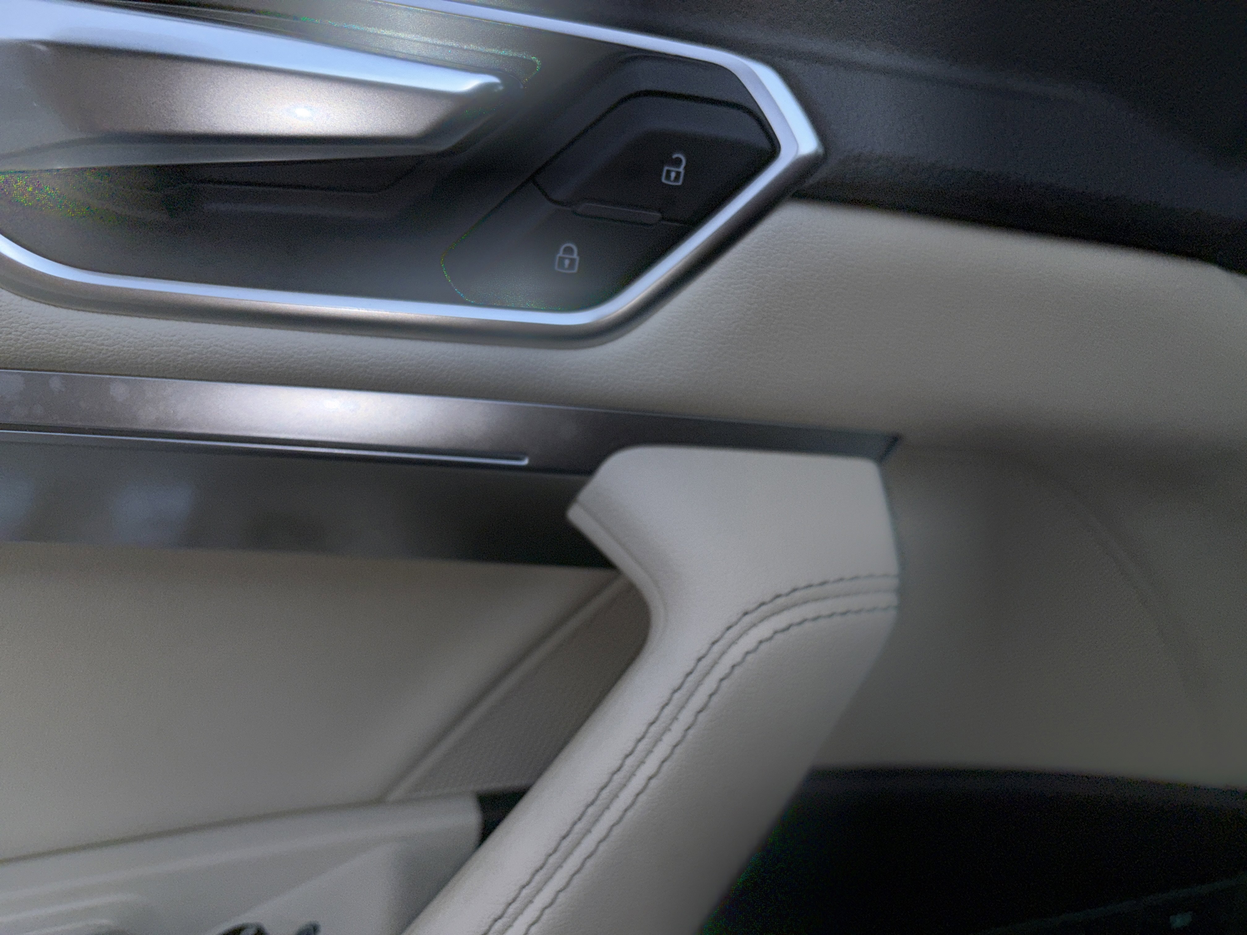 Certified 2024 Audi Q8 e-tron Premium Plus w/ Premium Plus Package image 6