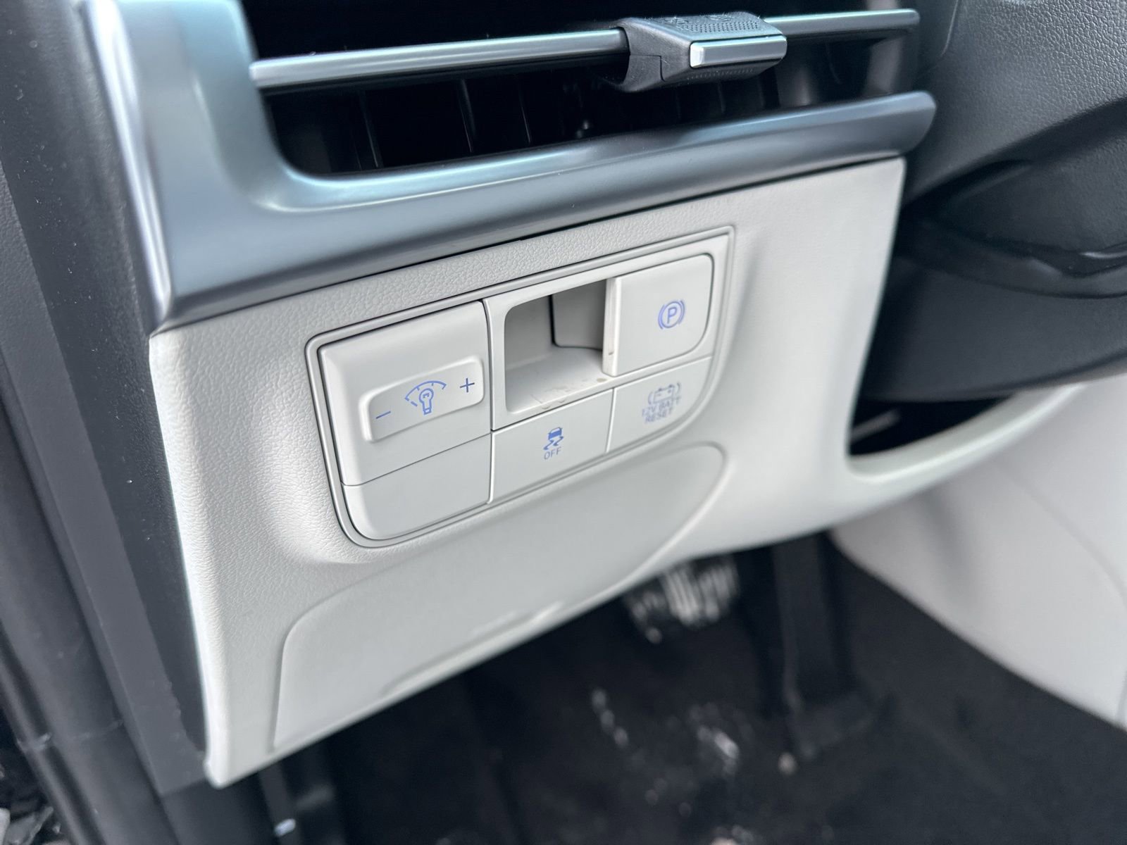 New 2026 Hyundai Tucson Blue SE image 14