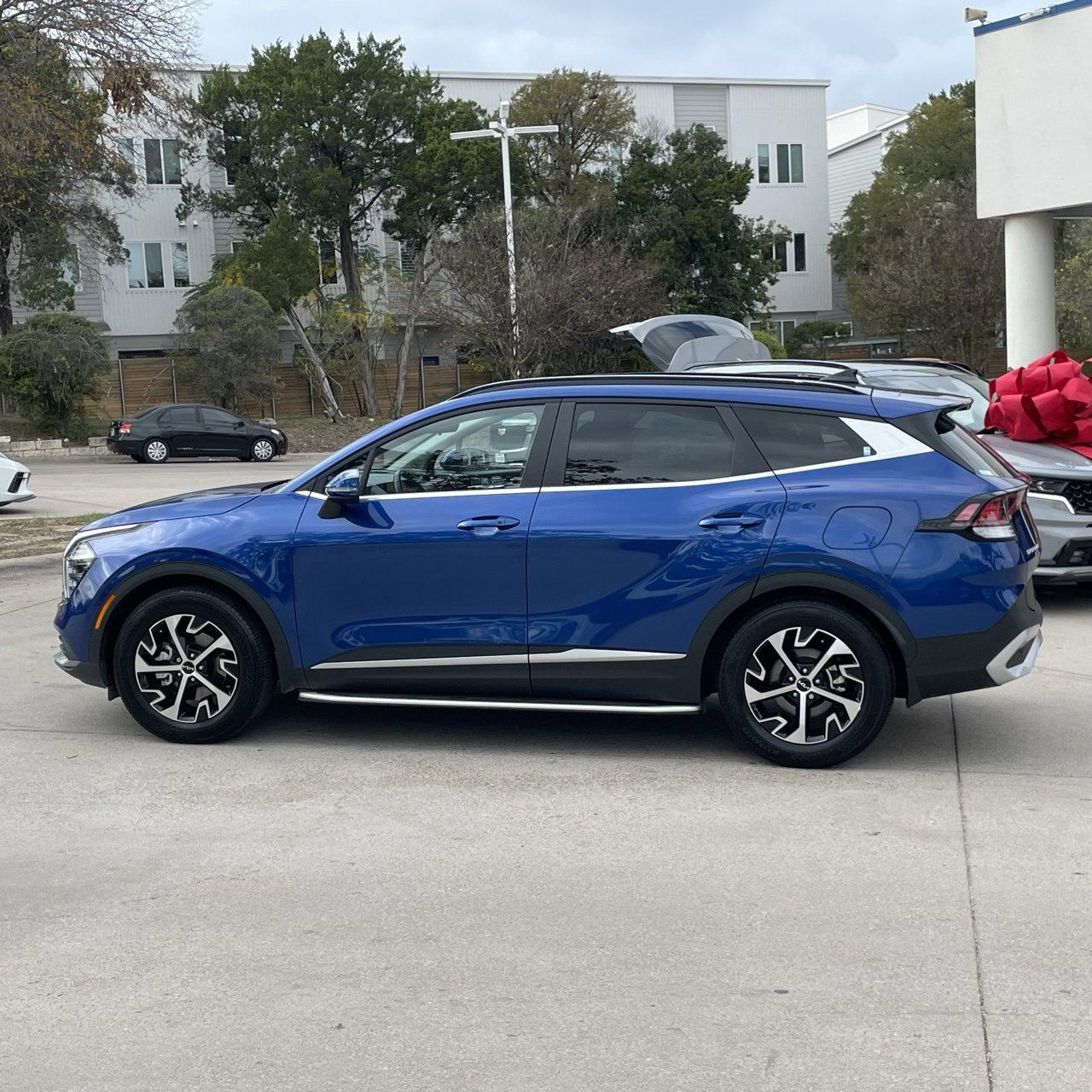 Used 2025 Kia Sportage EX w/ Premium Package image 3