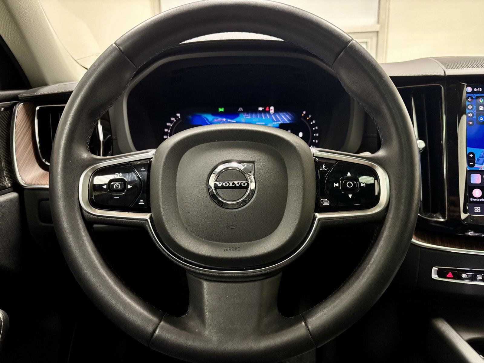 Used 2023 Volvo XC60 B5 Ultimate w/ Climate Package FWD image 24