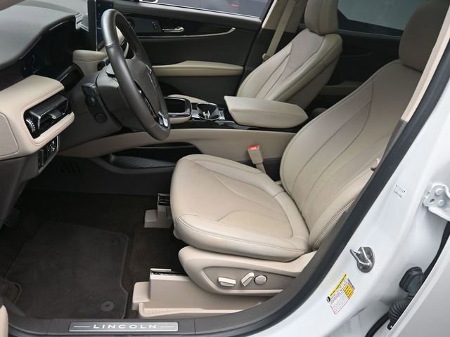 Used 2023 Lincoln Nautilus Reserve w/ Luxury Package image 18