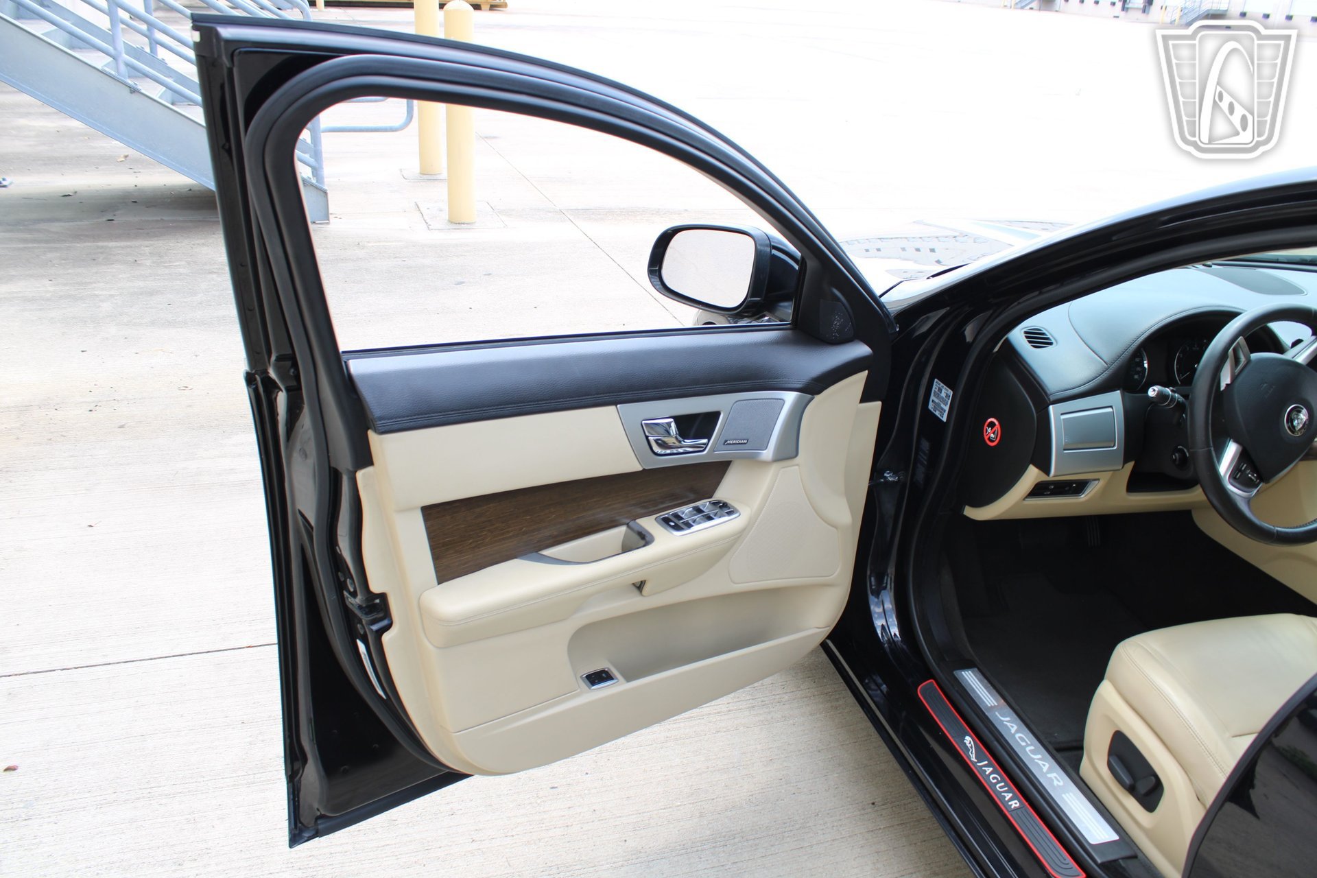 Used 2014 Jaguar XF 3.0 RWD image 17