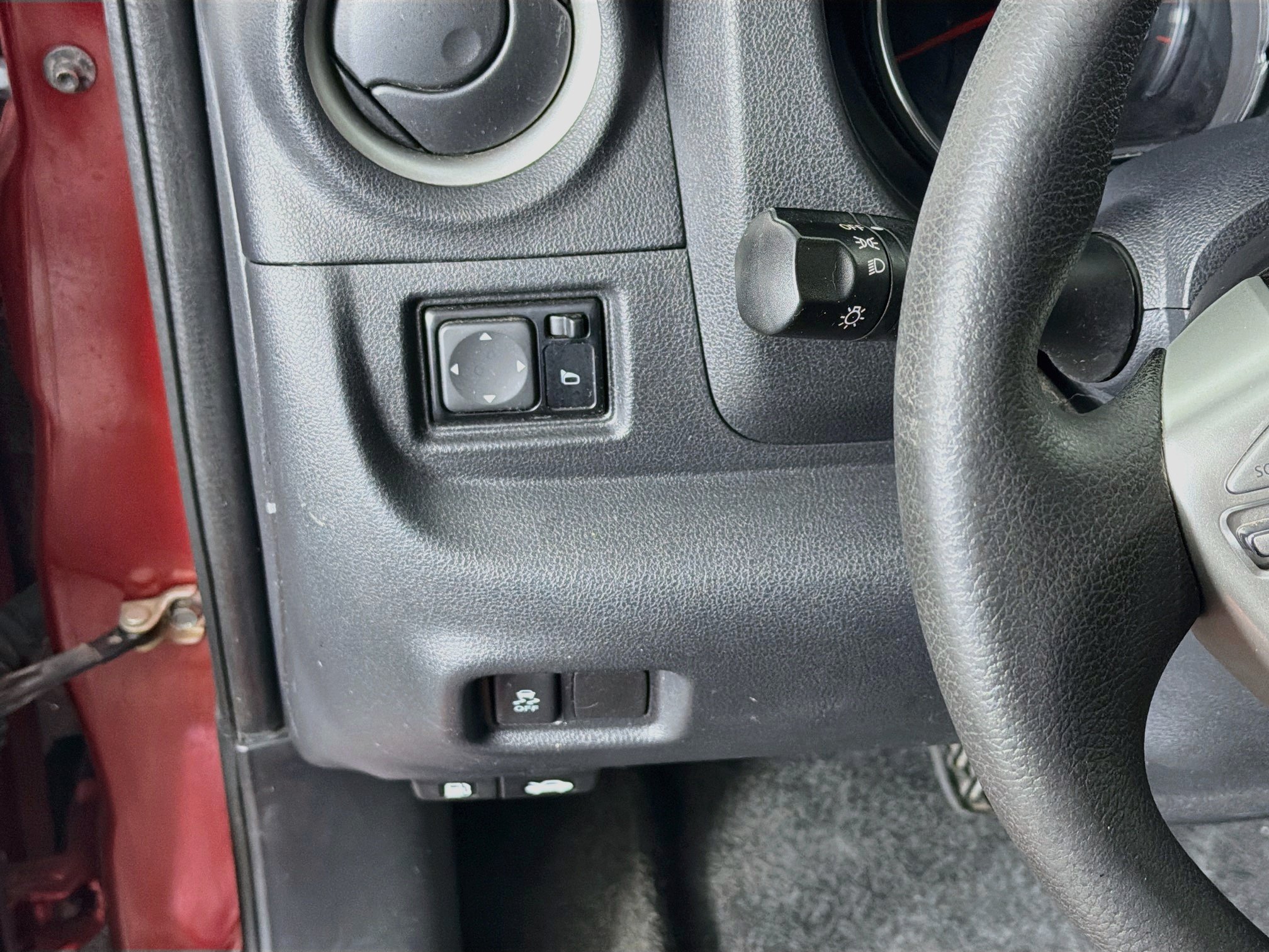 Used 2018 Nissan Versa SV FWD image 16