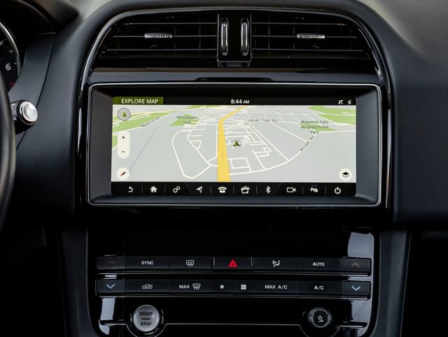 Used 2019 Jaguar F-PACE Premium AWD/4WD image 18