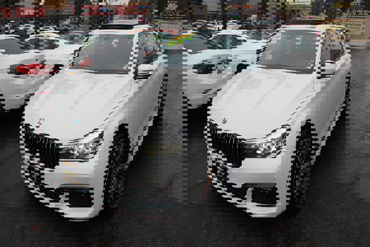 Used 2018 BMW 740i image 4