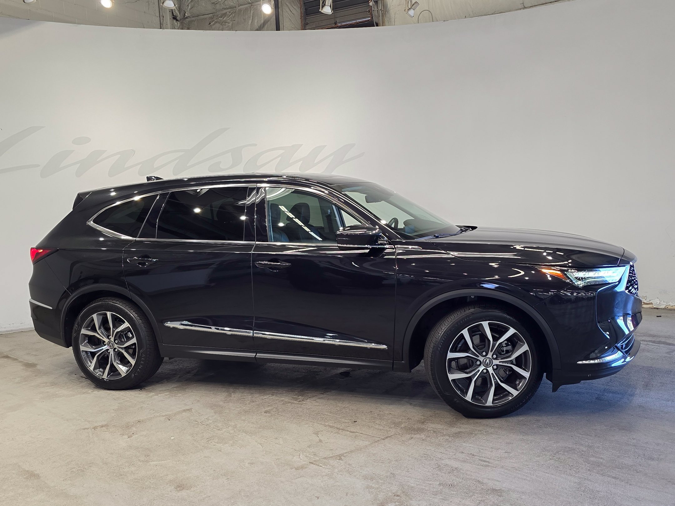 Certified 2023 Acura MDX w/ Technology Package AWD/4WD image 3