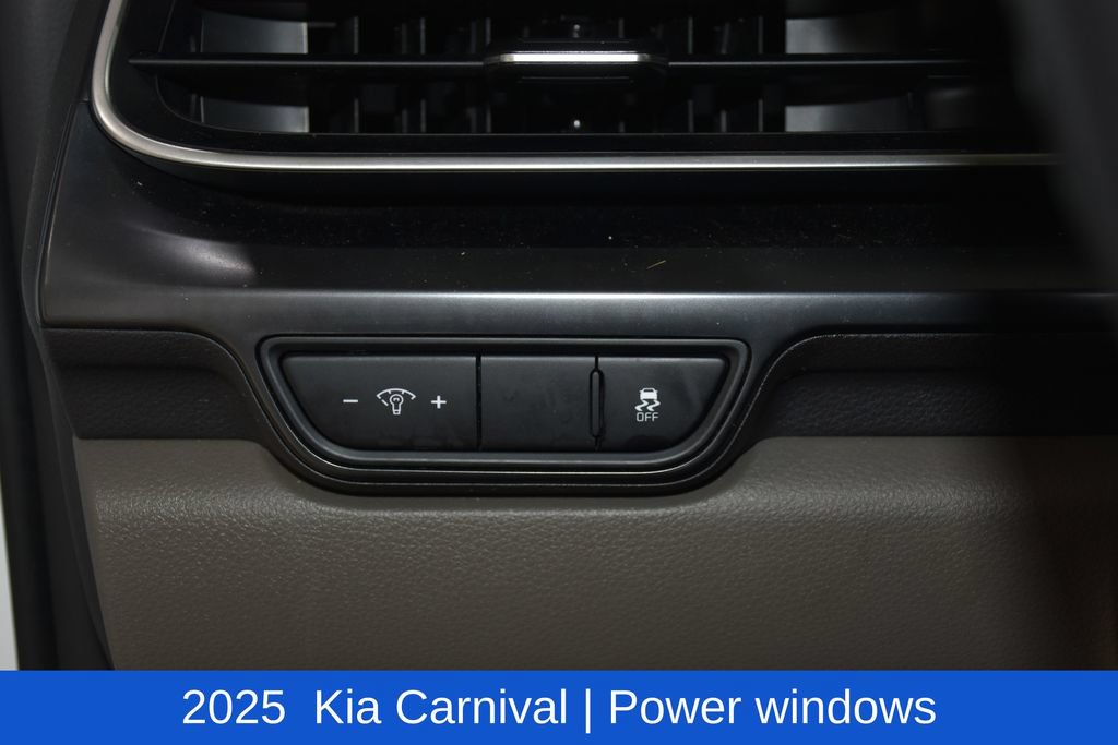 Used 2025 Kia Carnival FWD image 9
