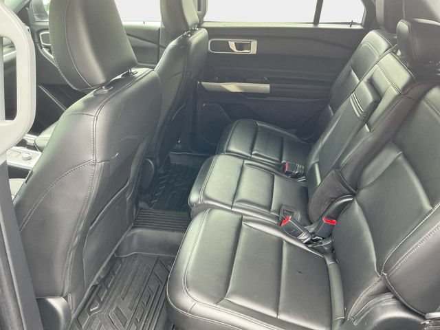 Used 2022 Ford Explorer XLT w/ Equipment Group 202A AWD/4WD image 14
