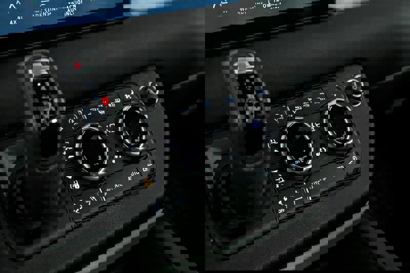 Used 2021 Land Rover Defender 110 image 33