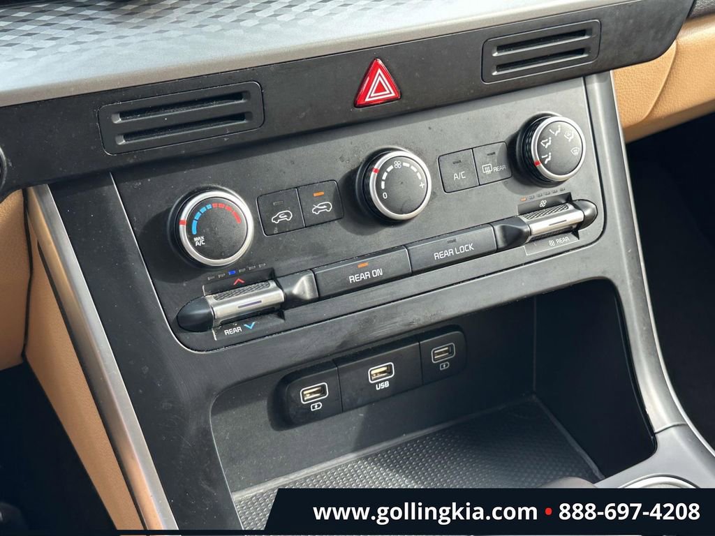 Used 2023 Kia Carnival LX image 26