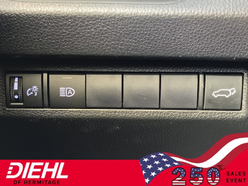Used 2019 Toyota RAV4 XSE w/ Carpet Mat Package AWD/4WD image 28